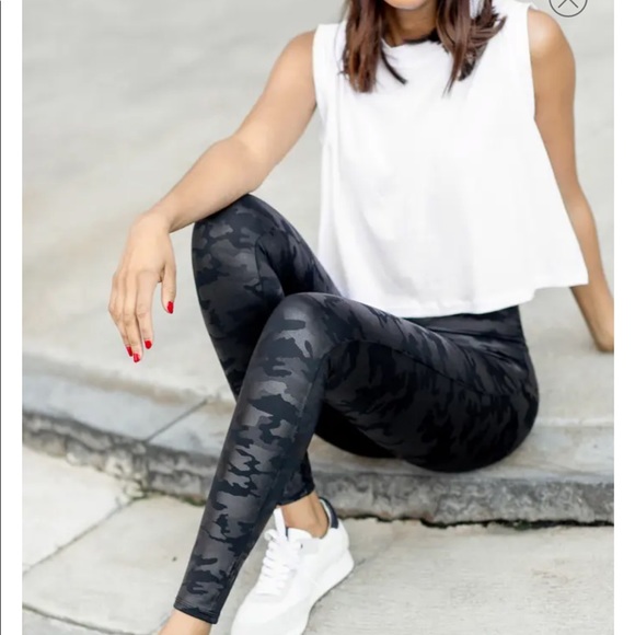 Faux Leather Camo Leggings
SPANX® Size M - Picture 7 of 13